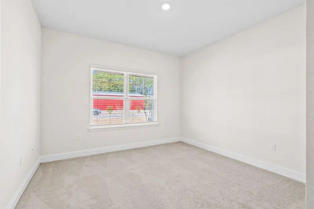 33 of 40 - 961 N Coastal Breeze Drive, Freeport, FL