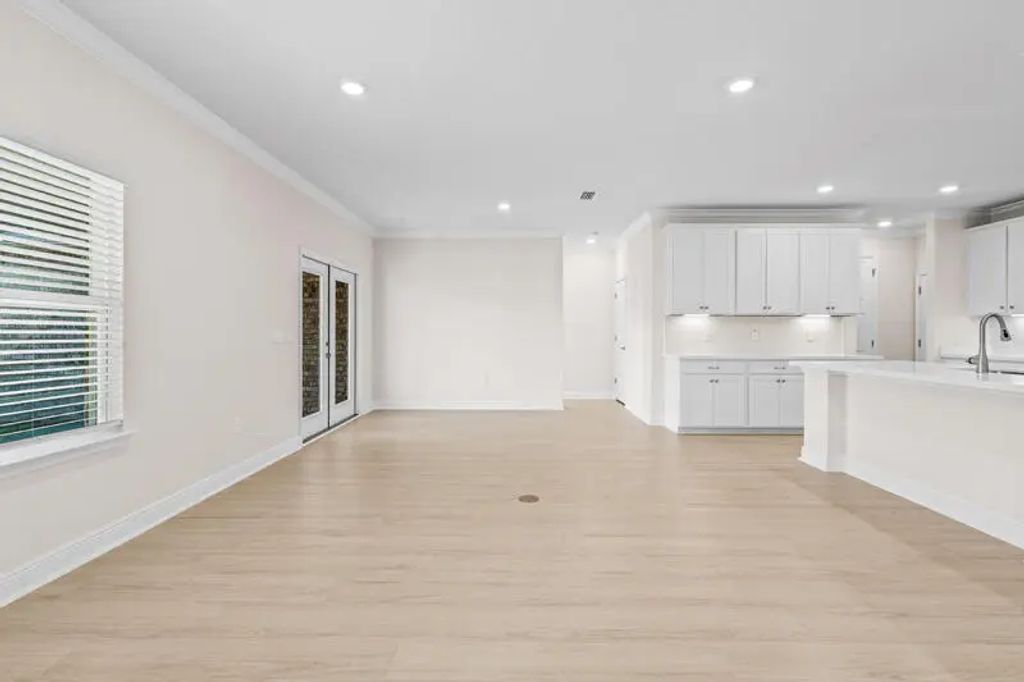 7 of 40 - 961 N Coastal Breeze Drive, Freeport, FL