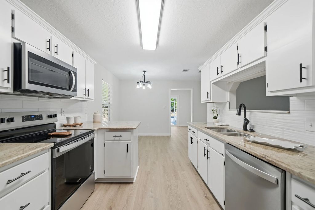 2202 Avenida De Sol, Navarre