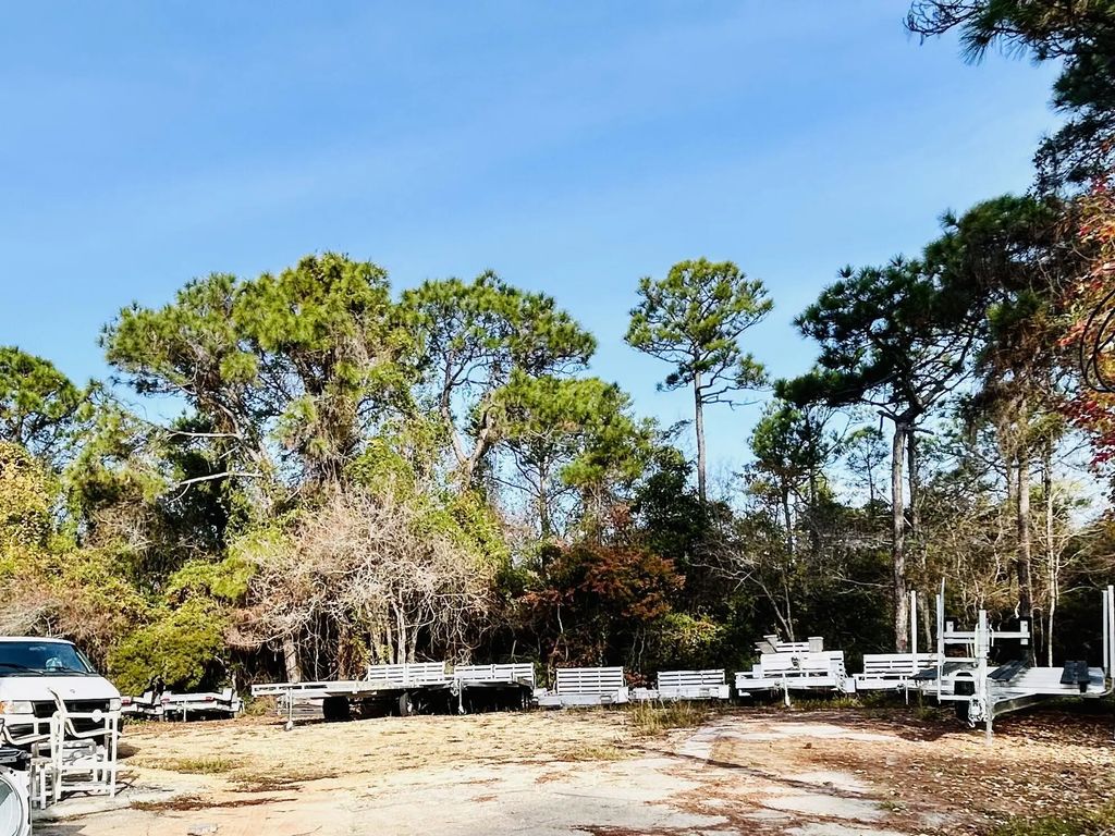 3 of 5 - 139 N Holiday Road, Miramar Beach, FL