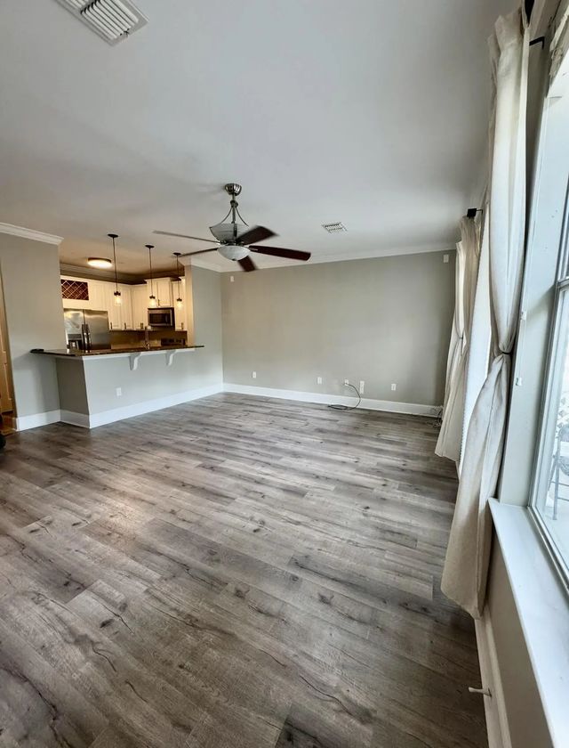 Photo of Listing #990282