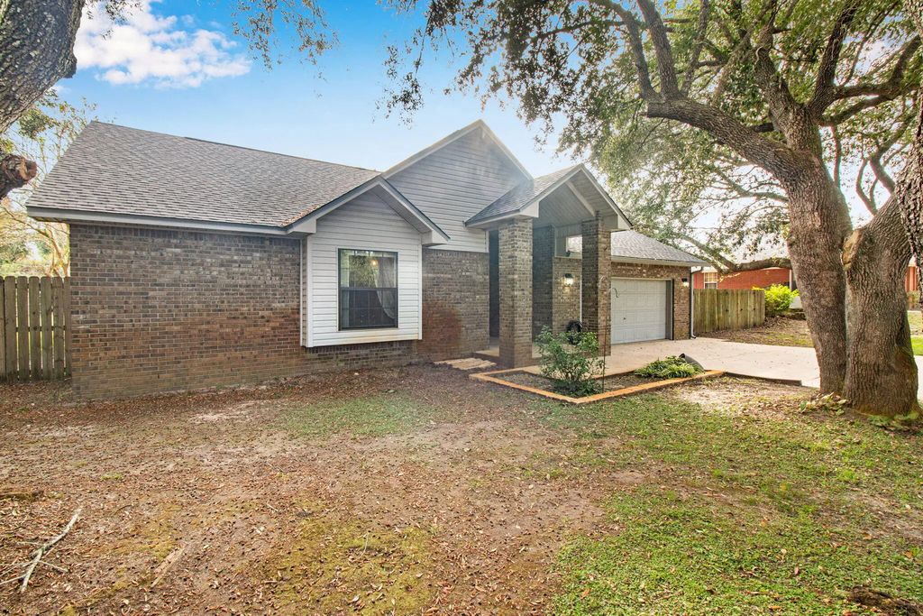 2591 Hidden Creek Drive, Navarre
