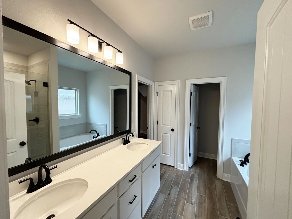 14 of 31 - 303 E Tweet Street, Freeport, FL