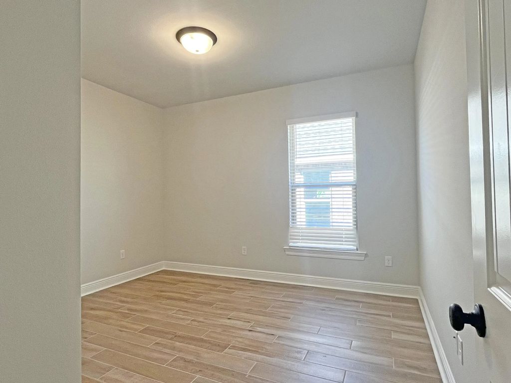 19 of 31 - 303 E Tweet Street, Freeport, FL