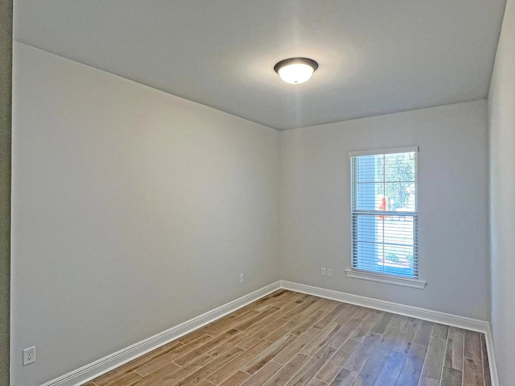 21 of 31 - 303 E Tweet Street, Freeport, FL