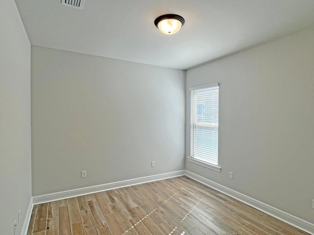 23 of 31 - 303 E Tweet Street, Freeport, FL