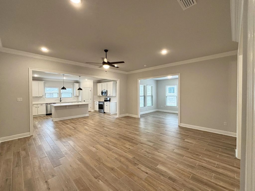 6 of 31 - 303 E Tweet Street, Freeport, FL