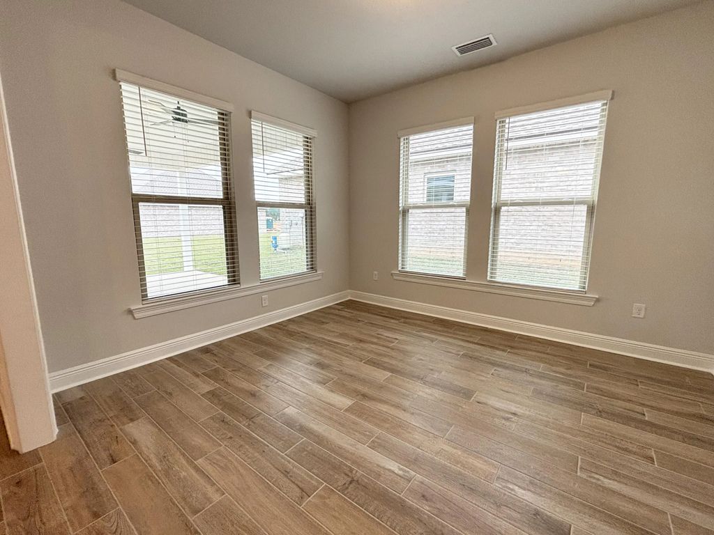 7 of 31 - 303 E Tweet Street, Freeport, FL