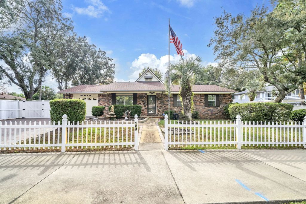 504 Kelly Street, Destin