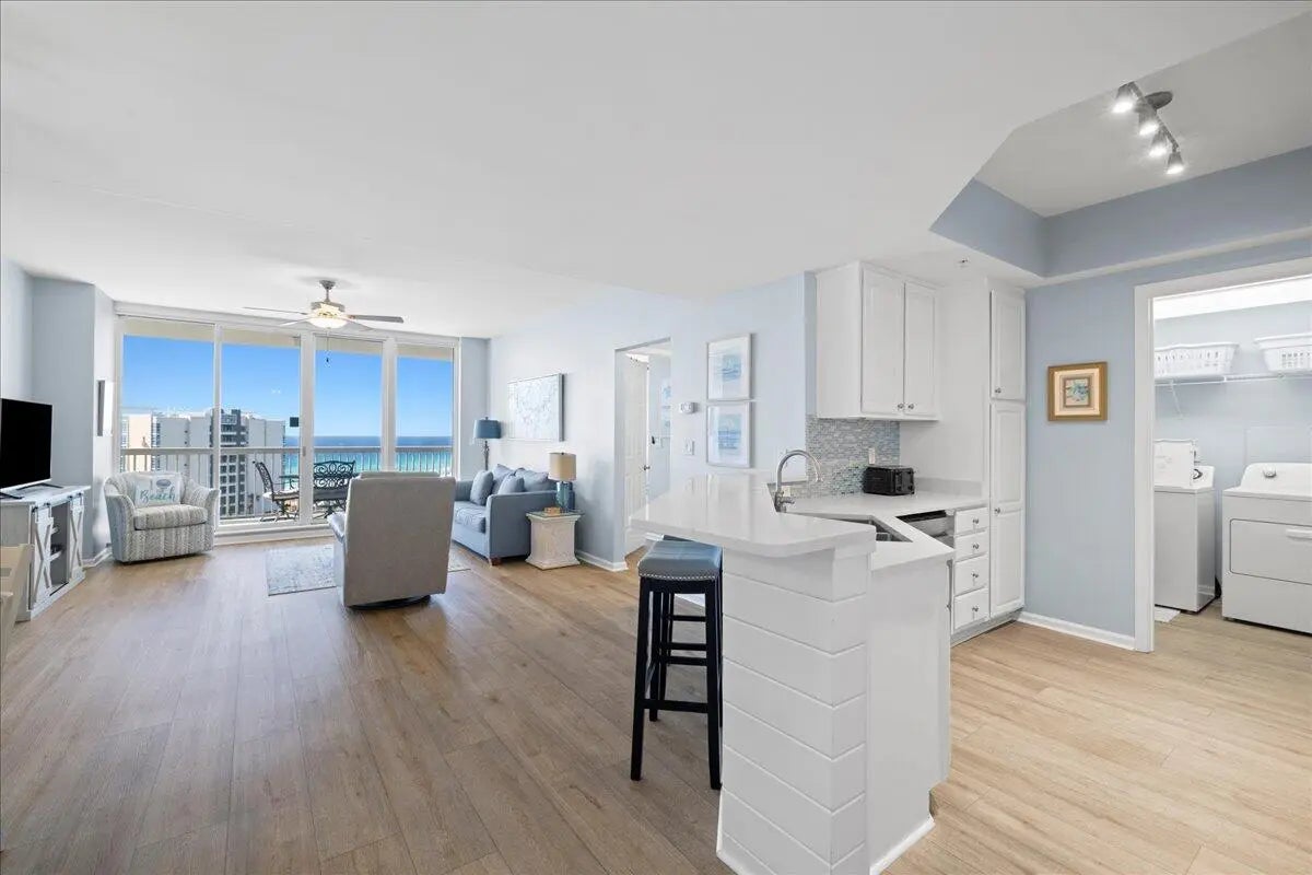 Photo of Listing #990755