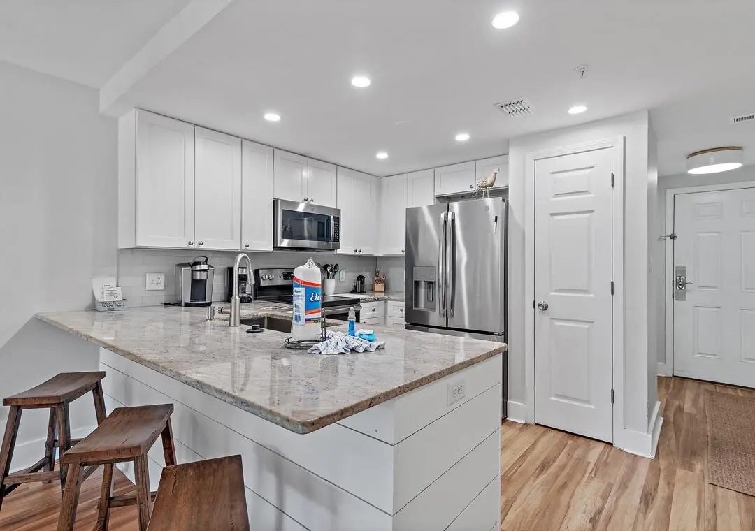 Photo of Listing #990777