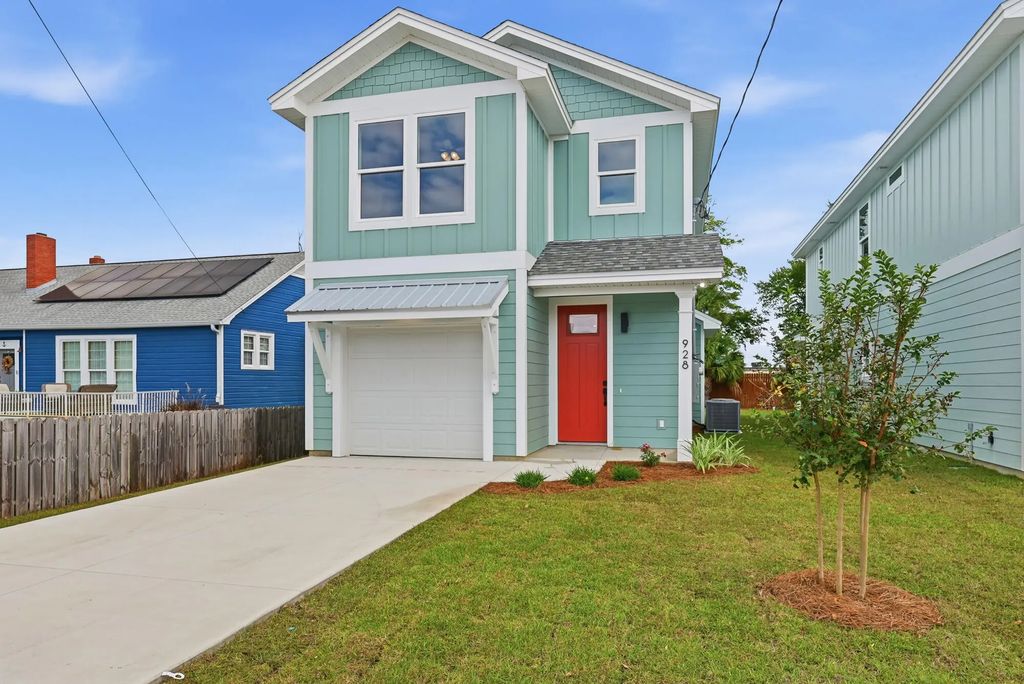 928 Grace Avenue, Panama City