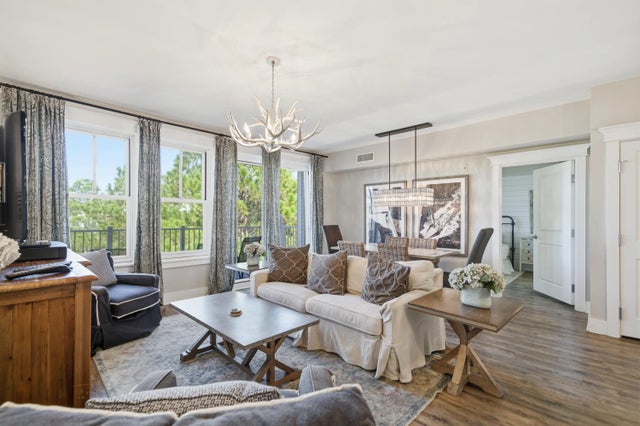 Photo of Listing #991051