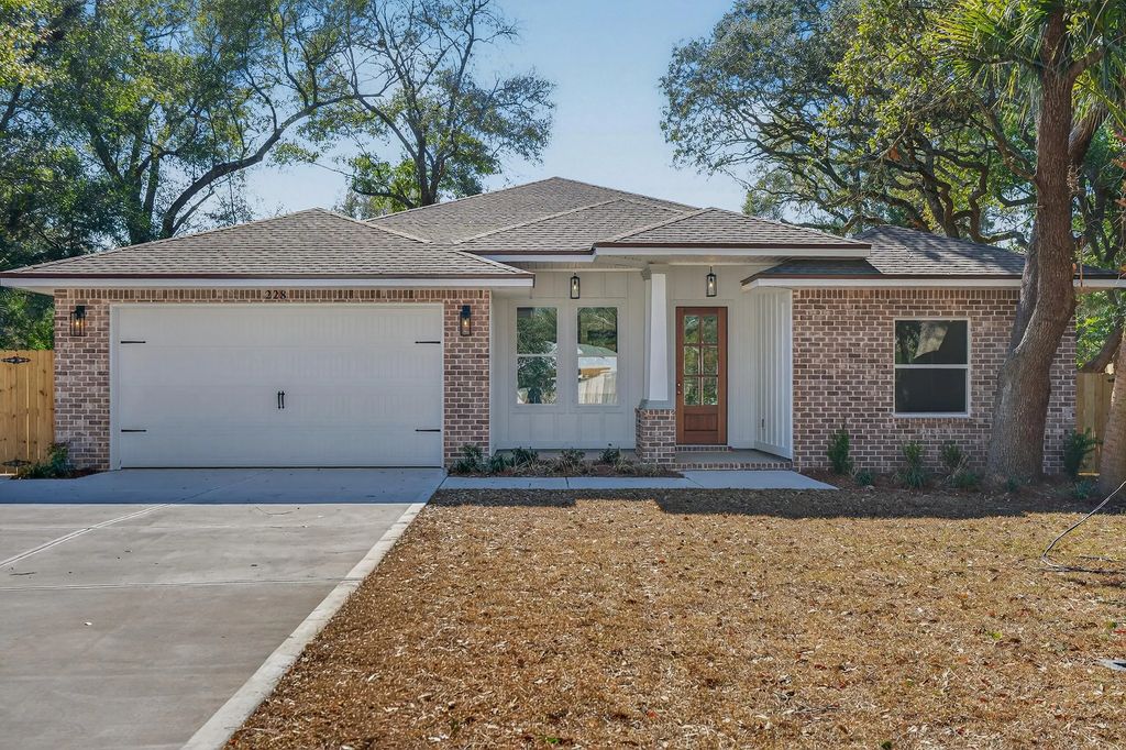 228 Ne Greenbrier Circle, Fort Walton Beach
