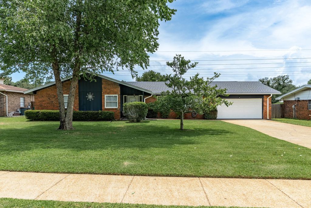 310 Nw Jonquil Avenue, Fort Walton Beach