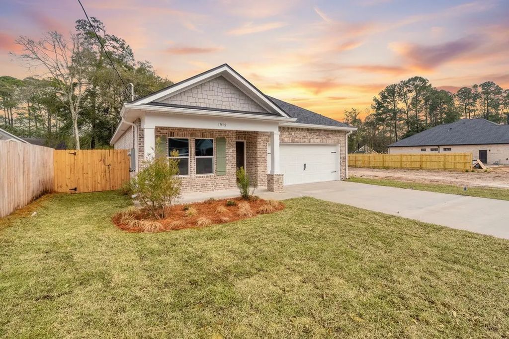 1915 Redwood Avenue, Niceville