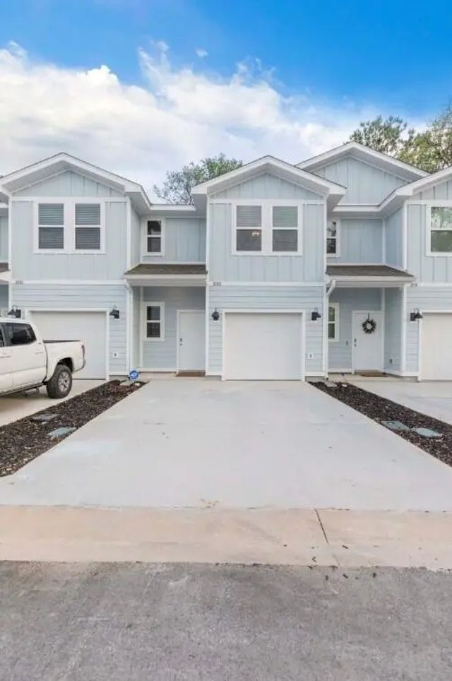 Photo of Listing #991359