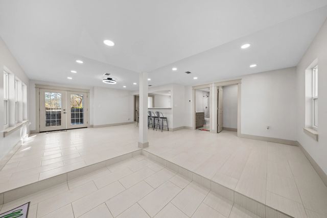 Photo of Listing #991530