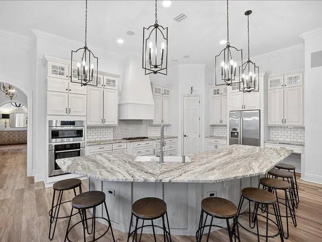 Photo of Listing #991809