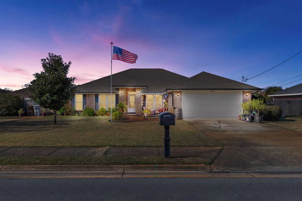 2121 Ortega Street, Navarre