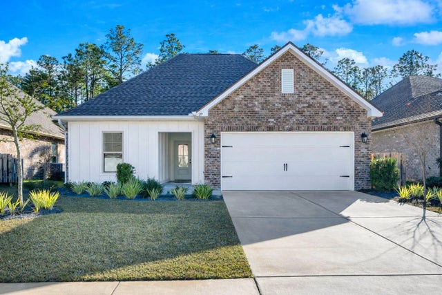 29 W Apollo Avenue, Freeport