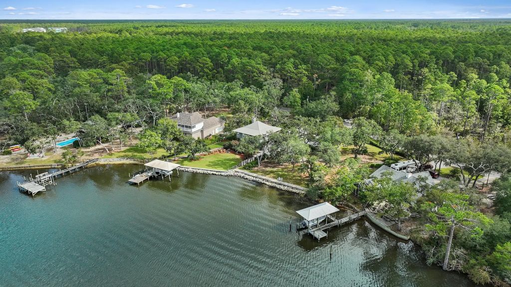 8 of 11 - 448 Holly Point Road, Freeport, FL