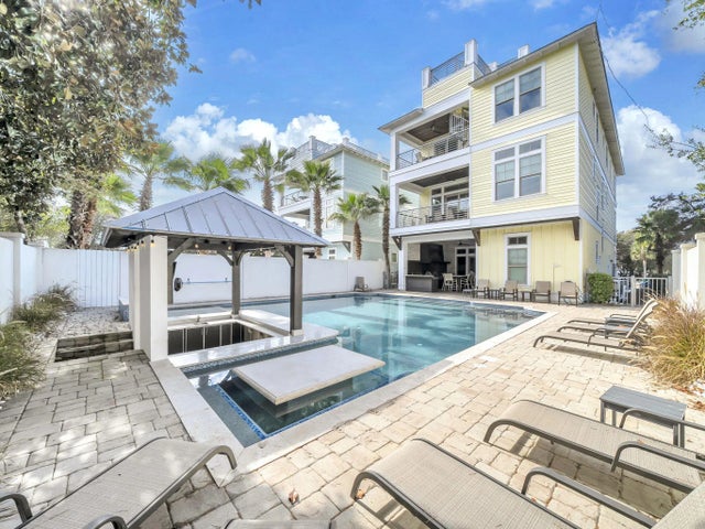 Photo of Listing #991874