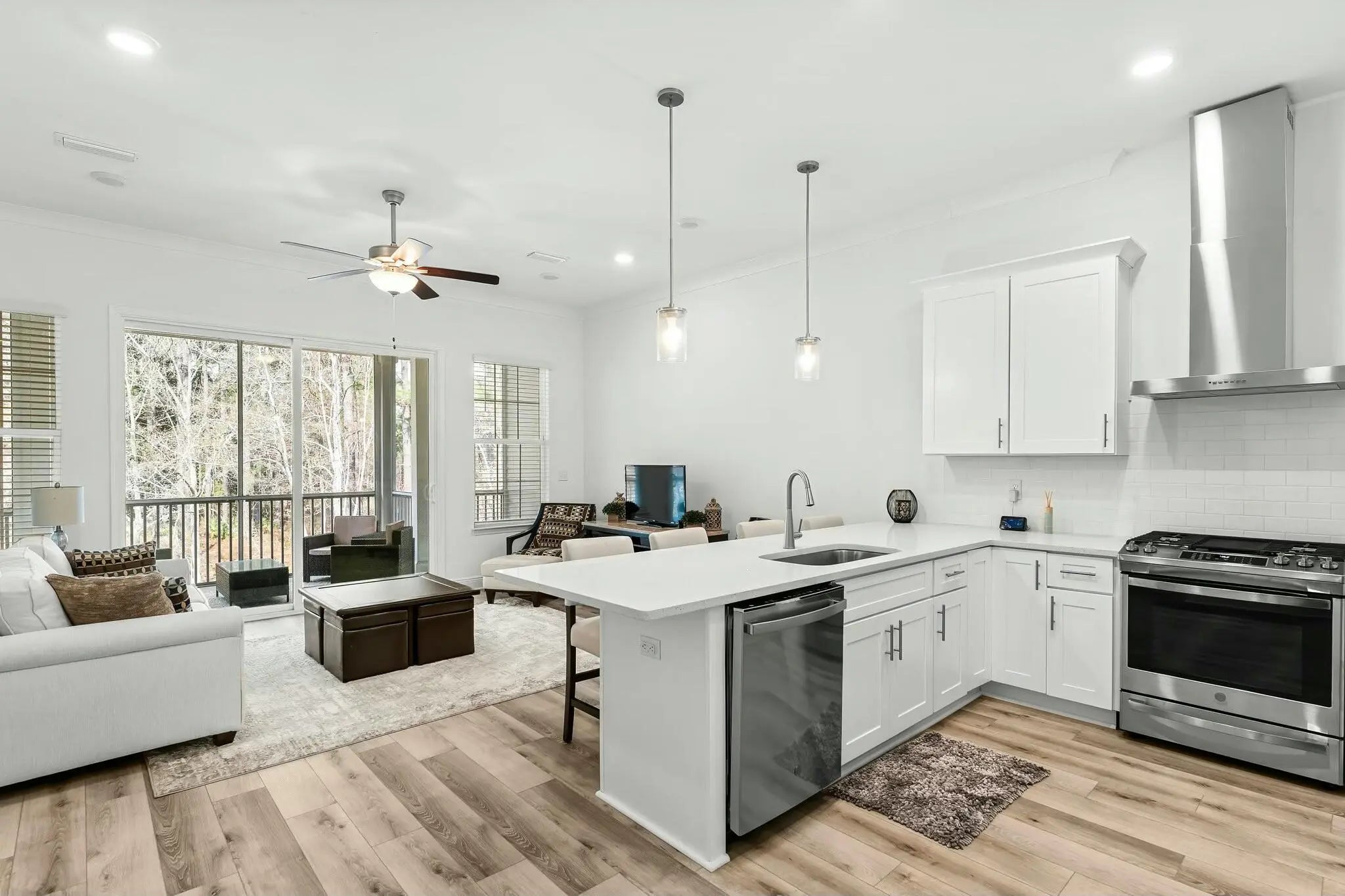 Photo of Listing #992053