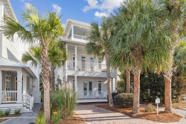 8 Barefoot Lane, Seacrest.