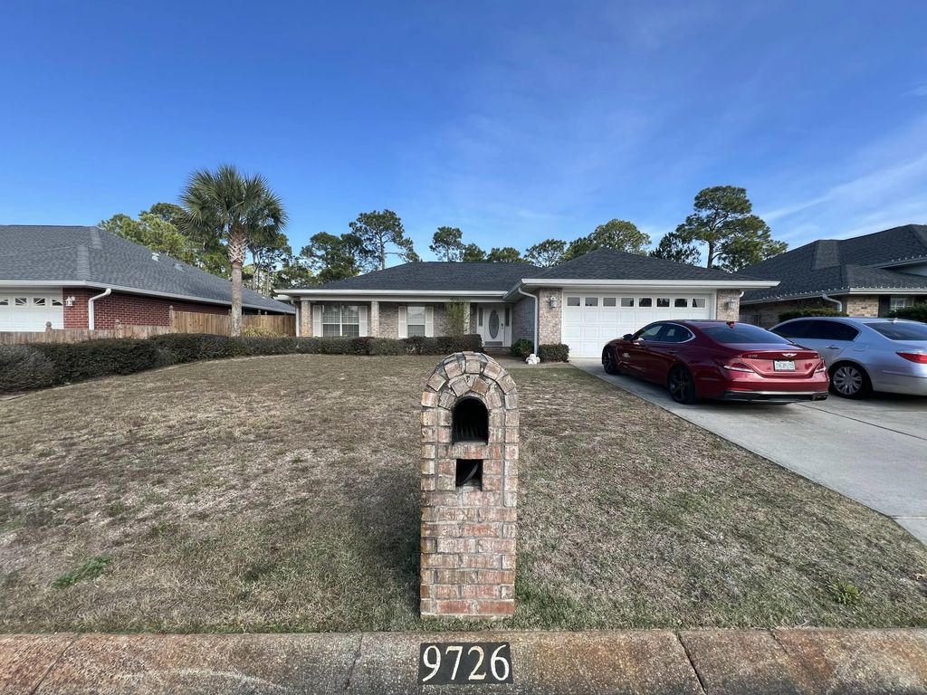9726 Parker Lake Circle, Navarre