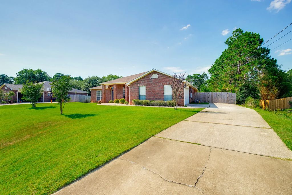 7292 Broadmoor Street, Navarre