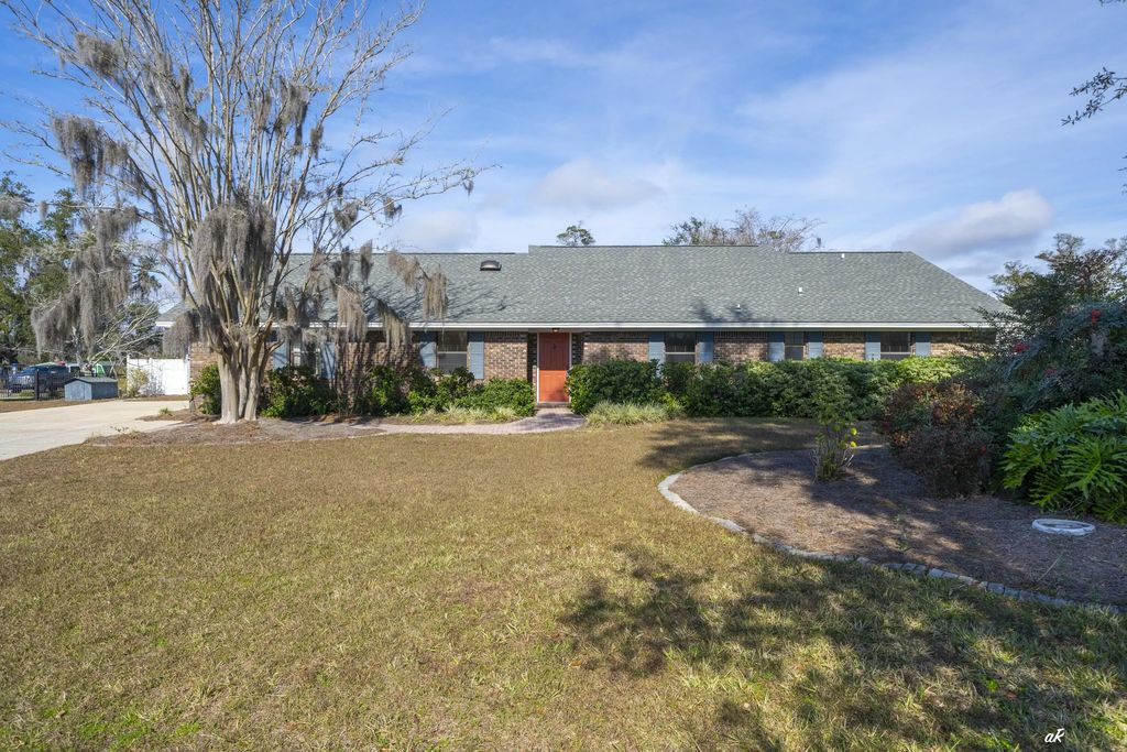 4021 Deerpoint Lake Drive Drive, Panama City