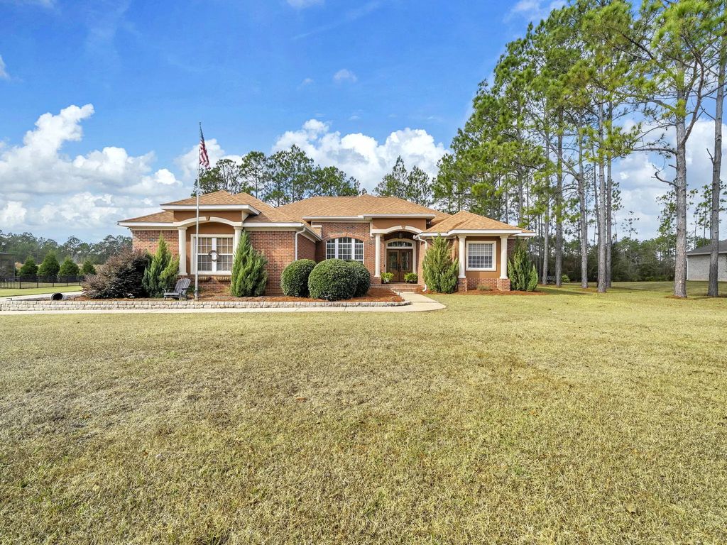 180 Gulf Pines Court, Freeport