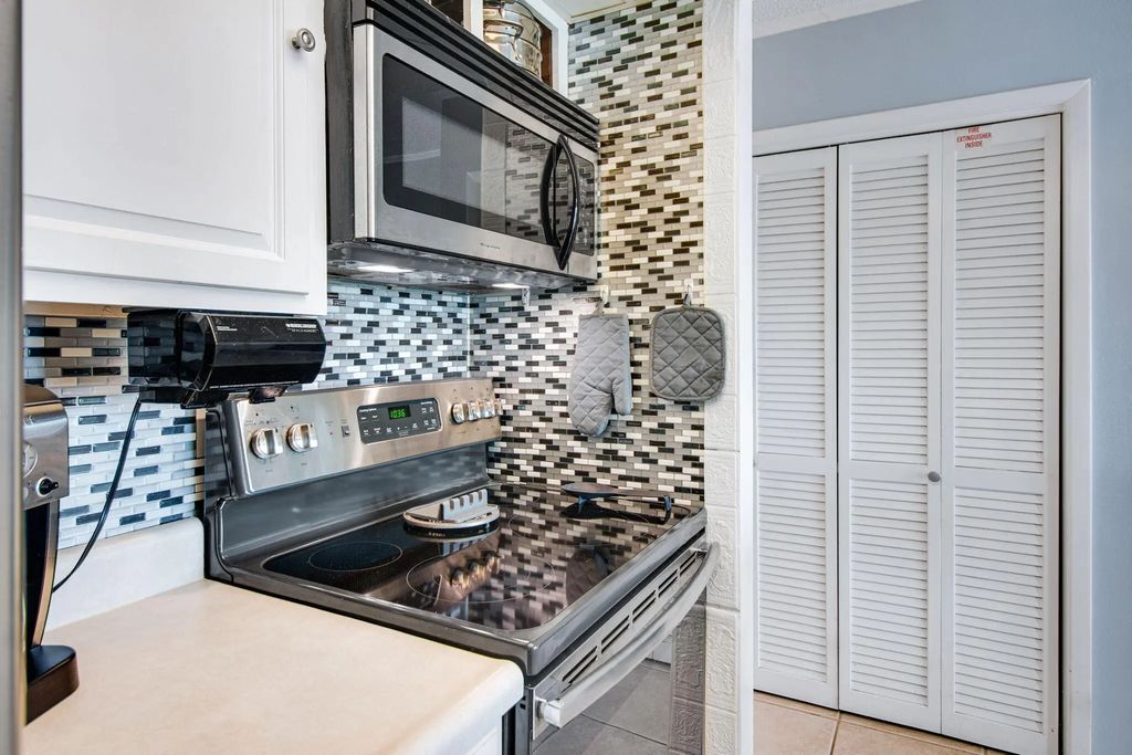 10 of 18 - 775 Gulf Shore Drive 2075, Destin, FL