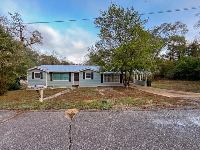 411 E Sloss Avenue, DeFuniak Springs