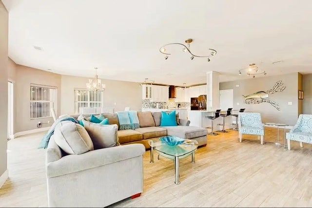 Photo of Listing #993061