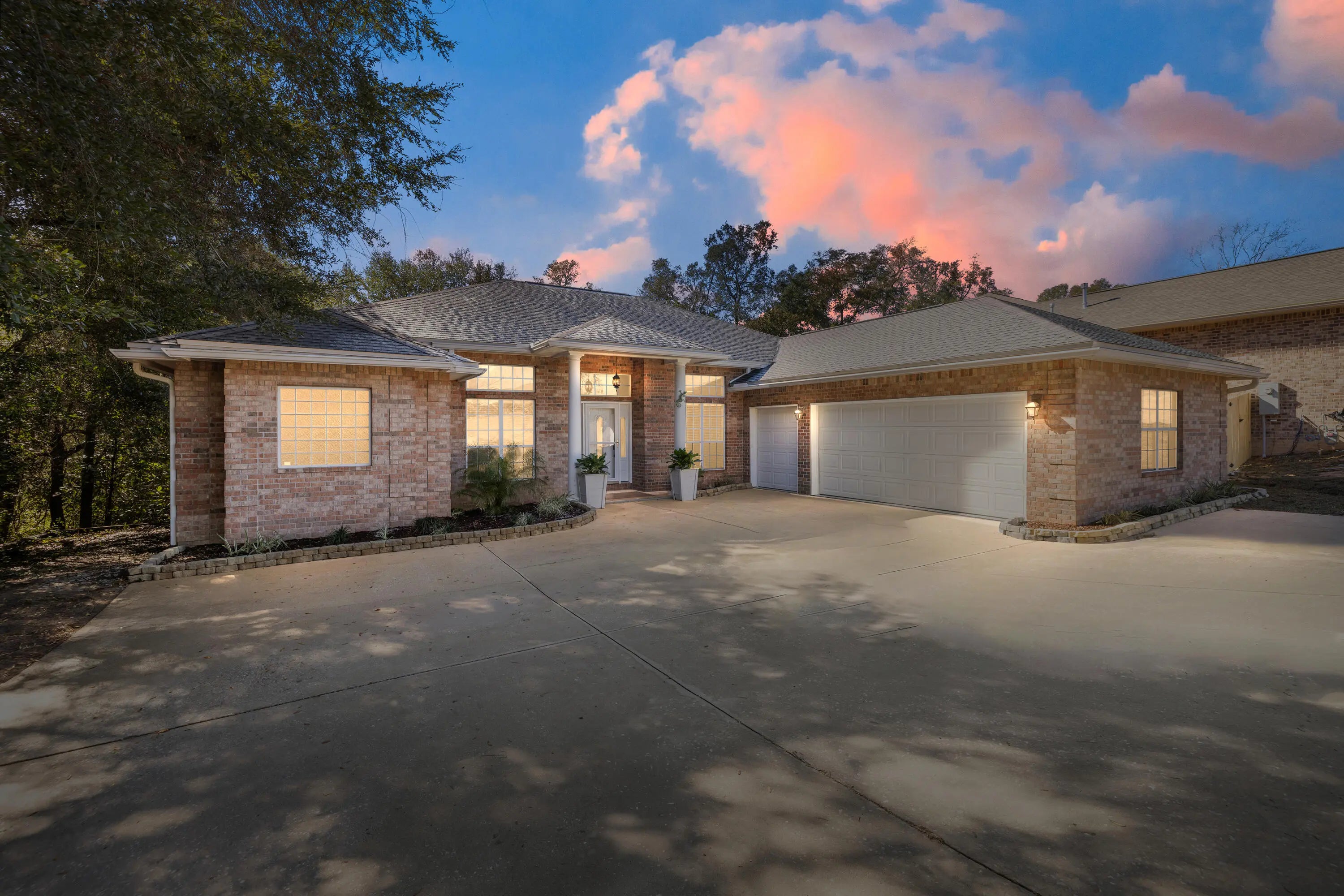 Photo of Listing #993420