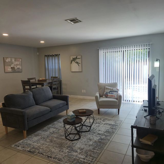 Photo of Listing #992796
