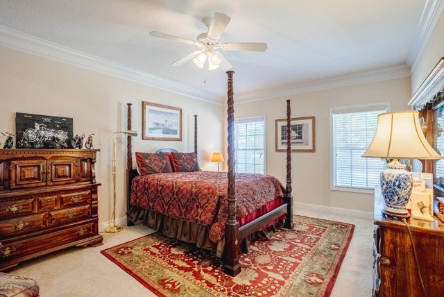 Photo of Listing #992836