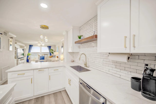 Photo of Listing #992943