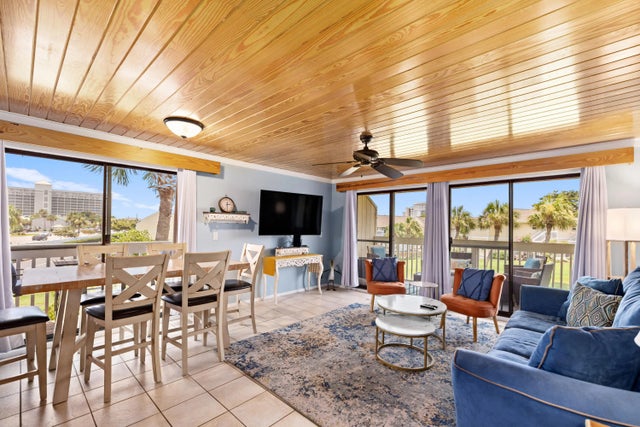 Photo of Listing #992921