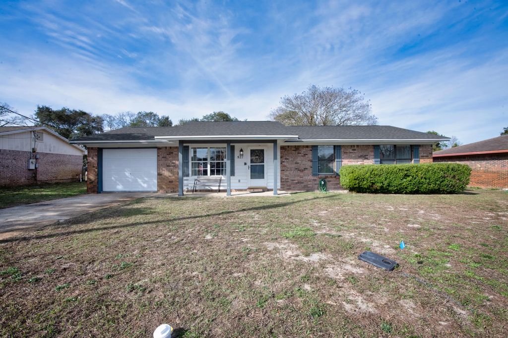 827 Blvd De L Orleans, Mary Esther