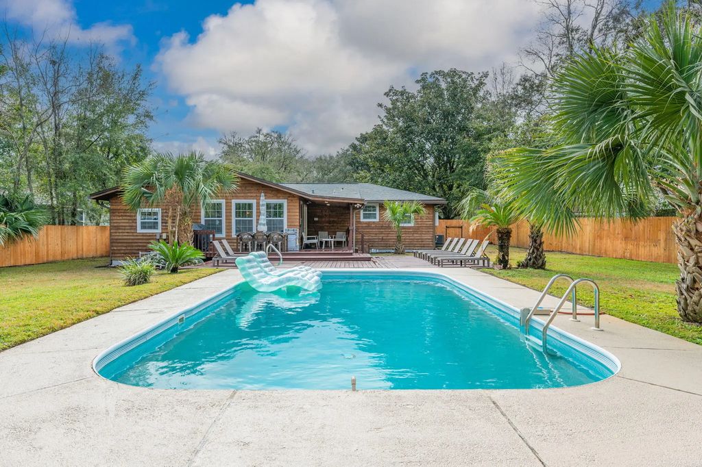 111 Ne Patton Drive, Fort Walton Beach