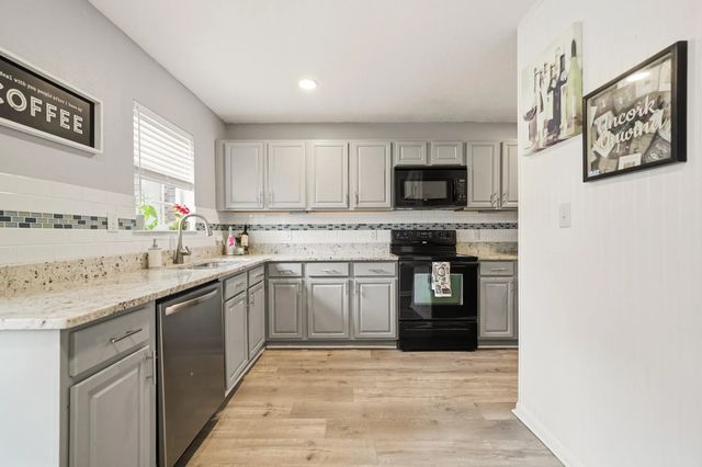 Photo of Listing #993493