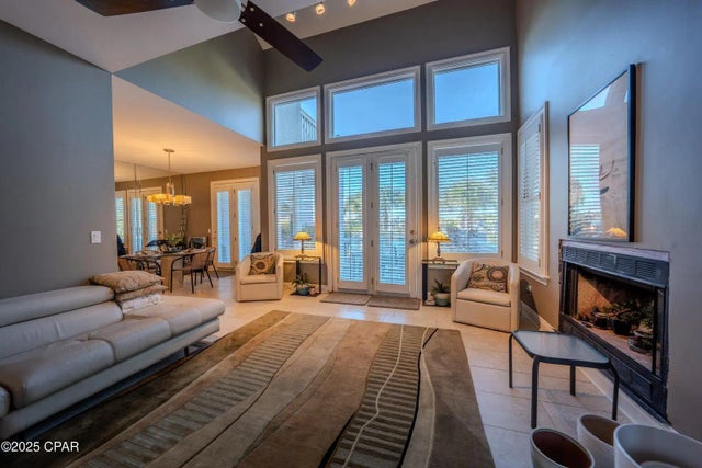 Photo of Listing #993452