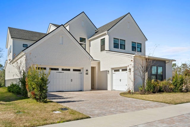 Photo of Listing #993477