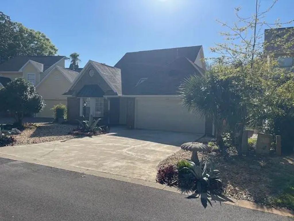 810 Fairway Lakes Drive, Niceville