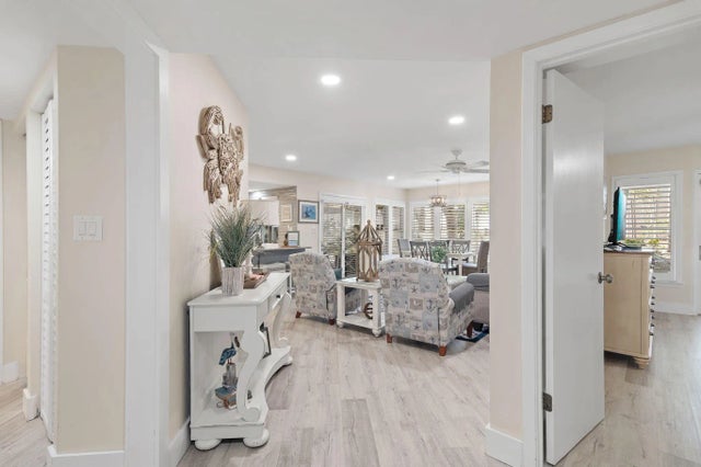 Photo of Listing #994178