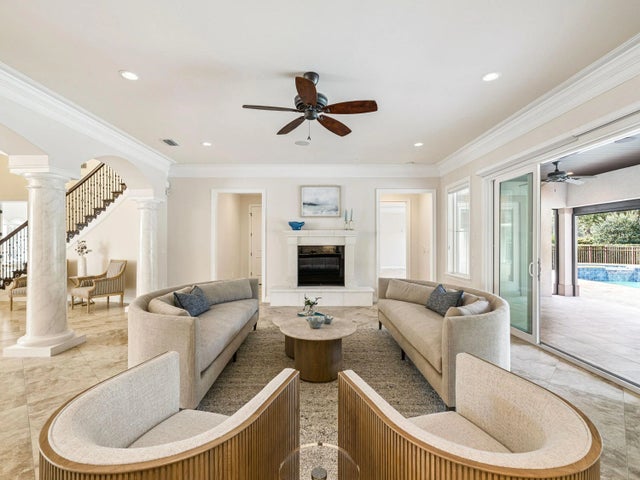 Photo of Listing #995208