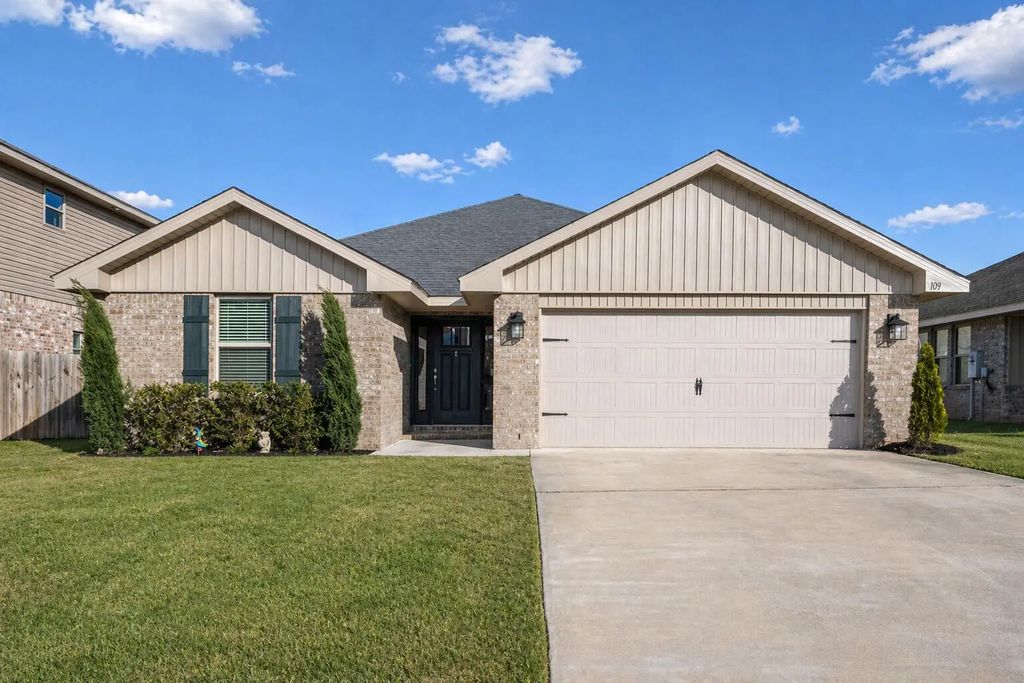 109 Ridgeway Circle, Crestview